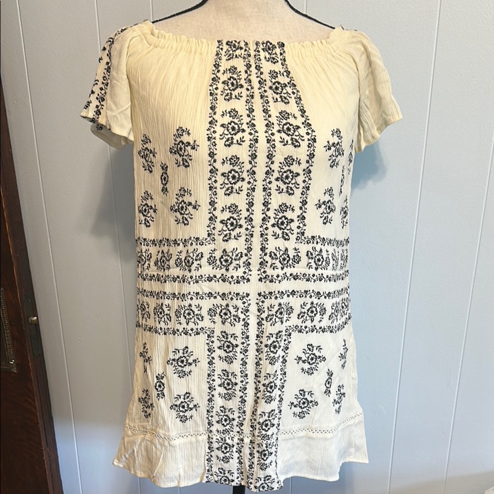 Zara Cream and Black Floral Blouse